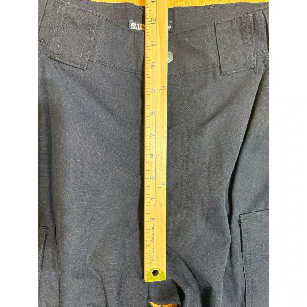 5.11 Tactical Series Mens 28x30 Medium Short Black Ripstop Cargo Duty Work Pants
